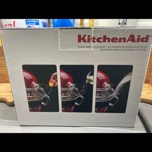 Kitchen Aid stand mixer pouring shield